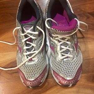 Women’s Mizuno running shoes